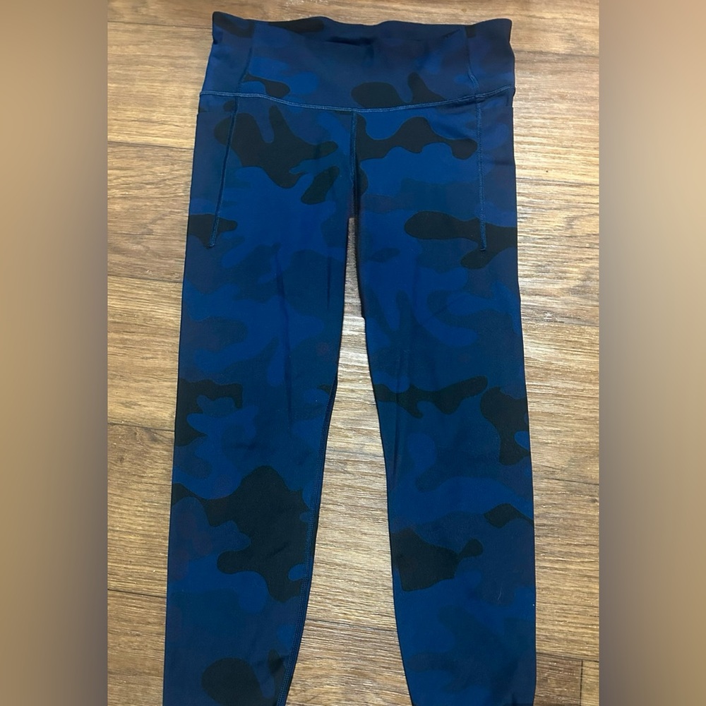 GAP Blue and Black Camouflage Leggings